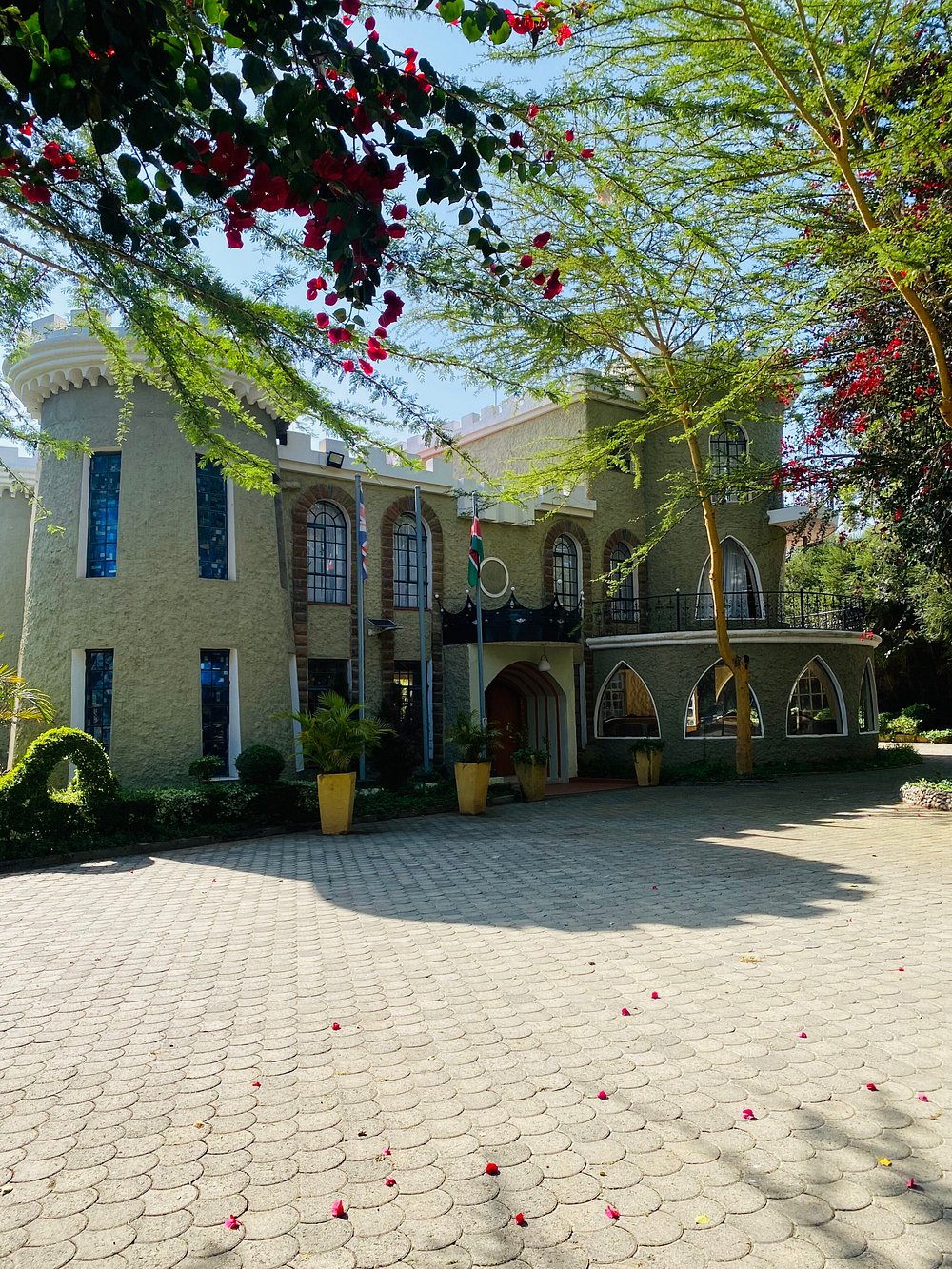 3 DAYS COMFORT GARDENS SWEET WATERS WITH LAND CRUISER BASED ON 4 PAX  1ST AUGUST- 31ST AUGUST
